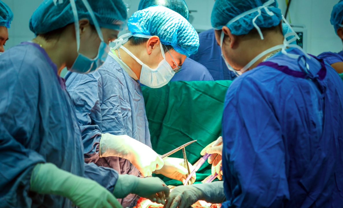 Vietnamese doctors successfully perform first domino multi-organ transplant
